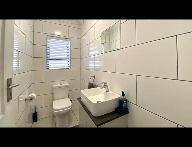 4 BEDROOM HOUSE FOR SALE IN DWARSKERSBOS